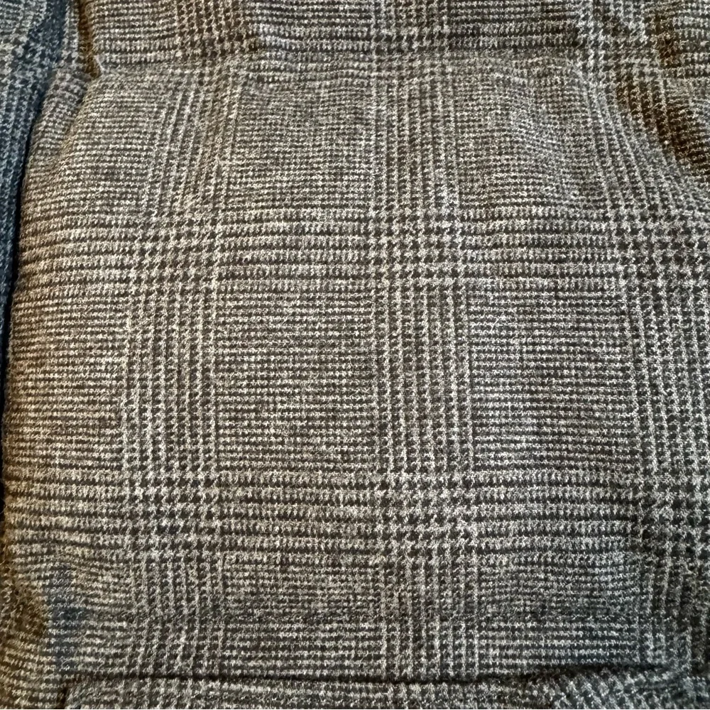 Banana‎ Republic Men's Gray Plaid Puffer Vest. Size Medium